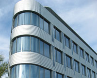 Abgerundete Spitze der Fassade von MAN, M&uuml;nchen, eloxiert