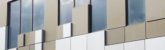 Ausschnitt eloxierte Fassade, The Cube, Wahrzeichen von Birmingham